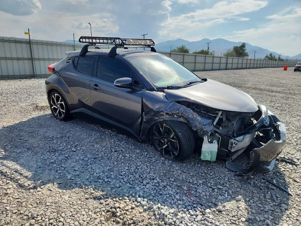 2020 TOYOTA C-HR XLE  