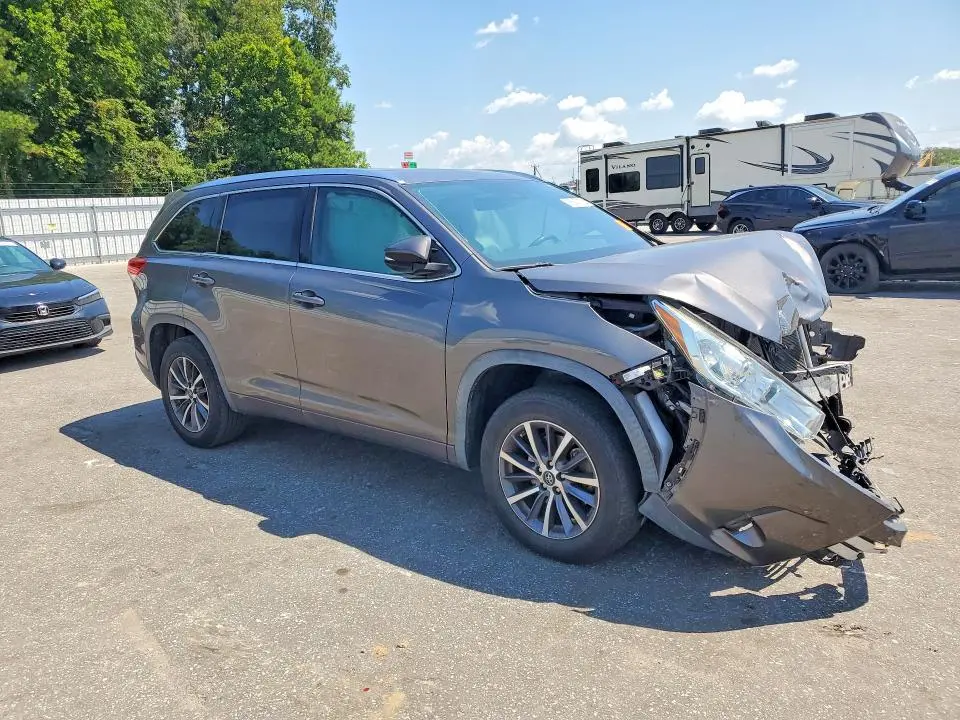 2018 TOYOTA HIGHLANDER XLE  