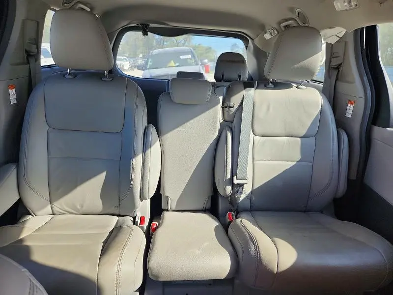 2019 TOYOTA SIENNA XLE 8-PASSENGER  