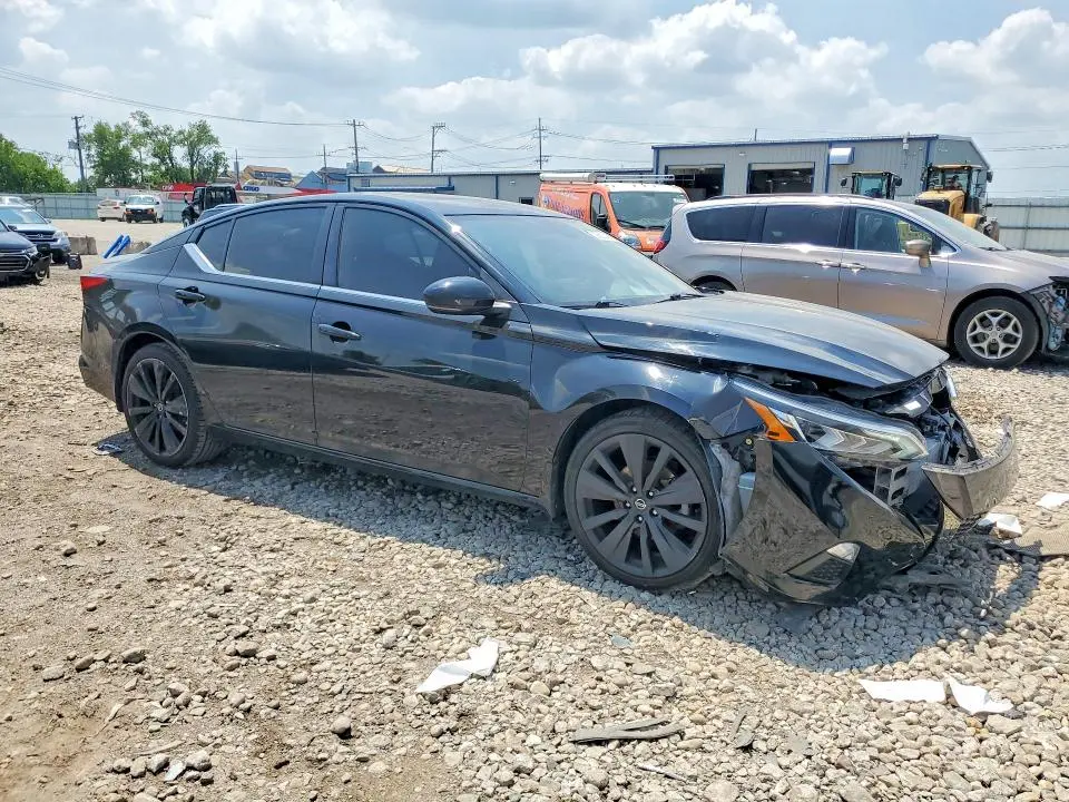 2021 NISSAN ALTIMA SR  