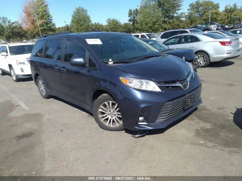 2019 TOYOTA SIENNA XLE