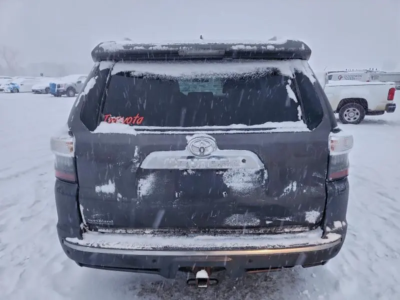 2011 TOYOTA 4RUNNER SR5  