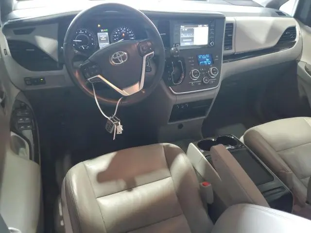 2020 TOYOTA SIENNA XLE  