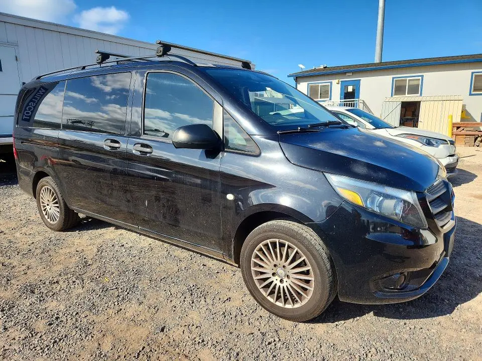 2017 MERCEDES-BENZ METRIS   