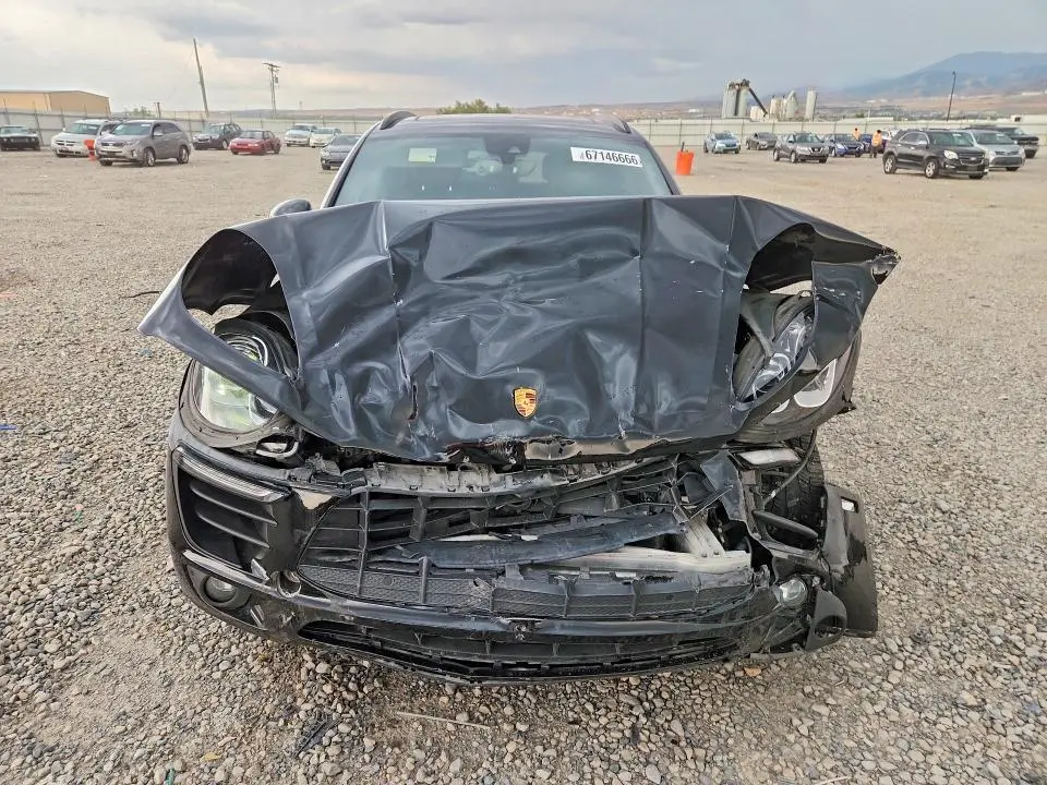 2017 PORSCHE MACAN   