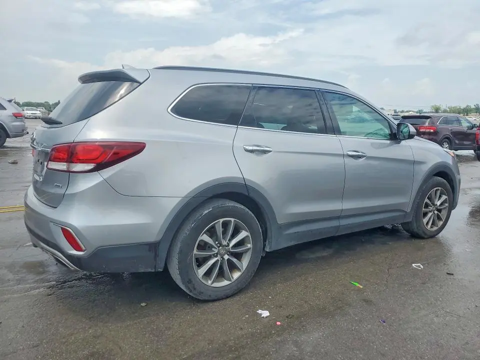 2018 HYUNDAI SANTA FE SE  