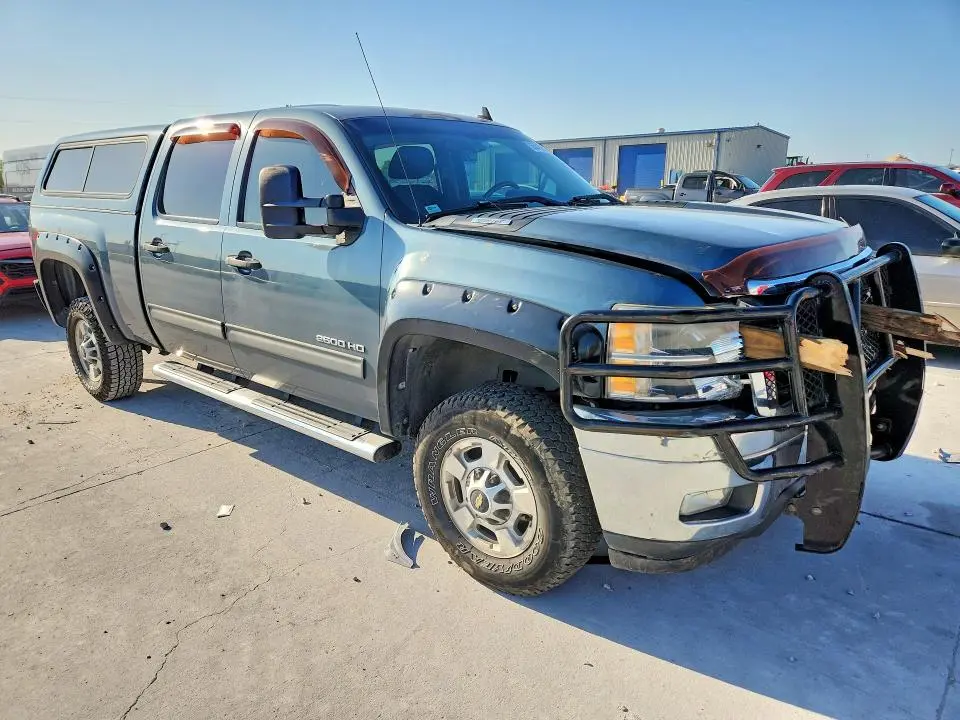 2011 CHEVROLET SILVERADO K2500 HEAVY DUTY LT  