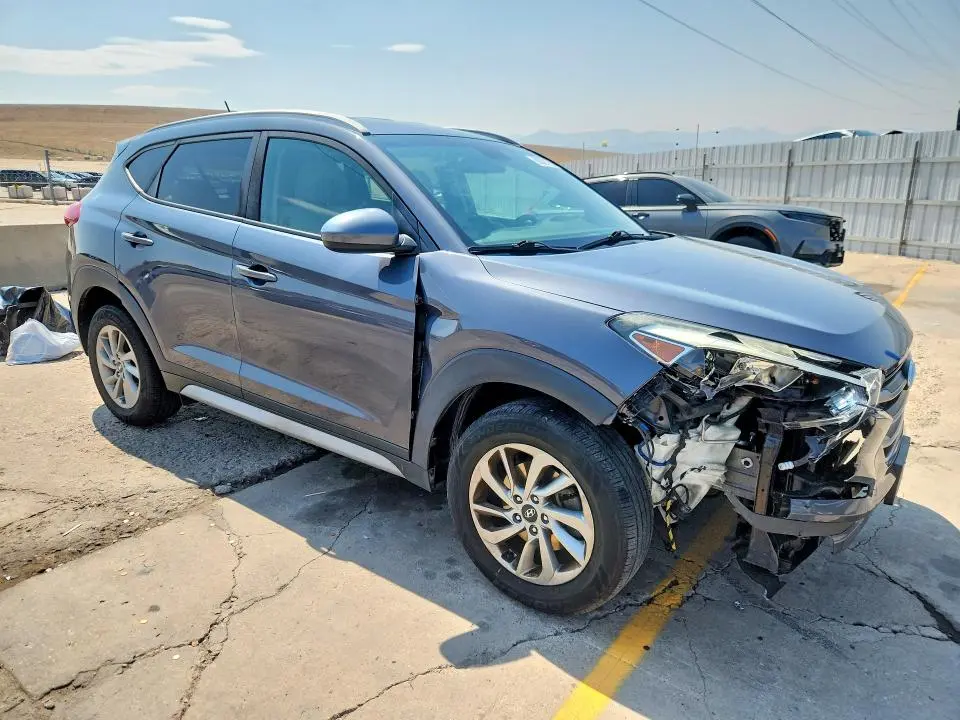 2017 HYUNDAI TUCSON SE  