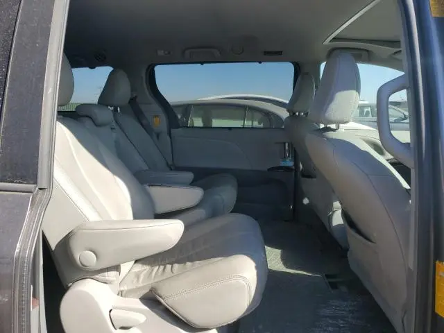 2014 TOYOTA SIENNA XLE
