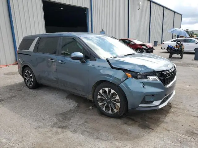2024 KIA CARNIVAL EX  