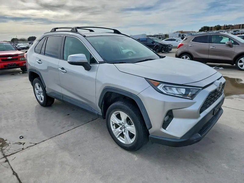 2021 TOYOTA RAV4 XLE  