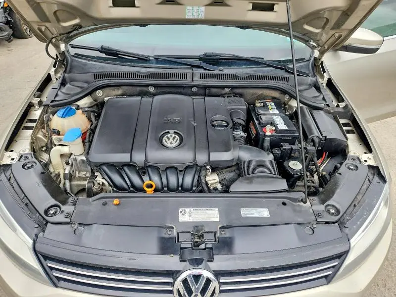 2013 VOLKSWAGEN JETTA SE  