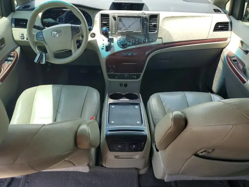 2011 TOYOTA SIENNA   