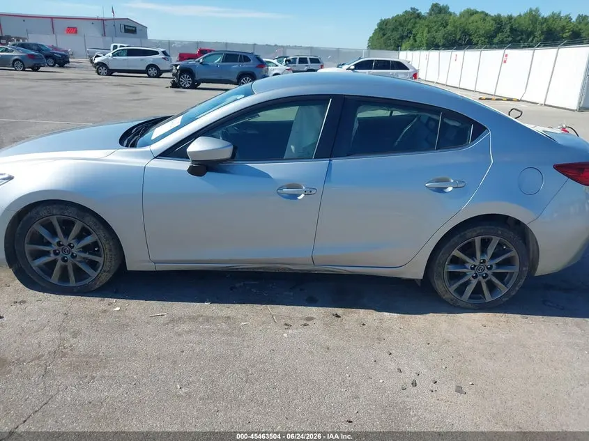 2018 MAZDA MAZDA3 TOURING
