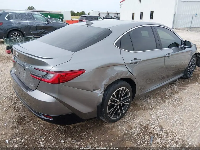 2025 TOYOTA CAMRY XLE