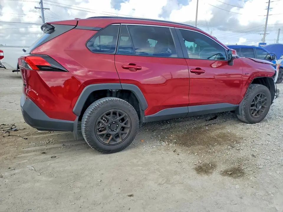 2025 TOYOTA RAV4 XLE  