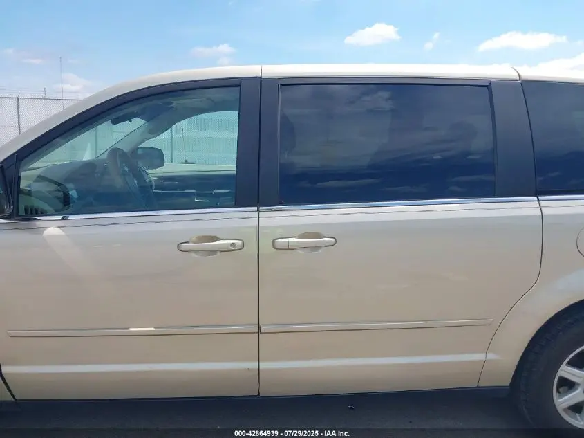 2010 CHRYSLER TOWN & COUNTRY NEW LX