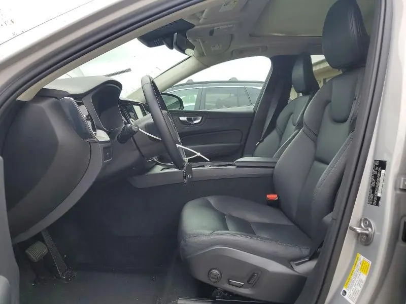 2024 VOLVO XC60 CORE  