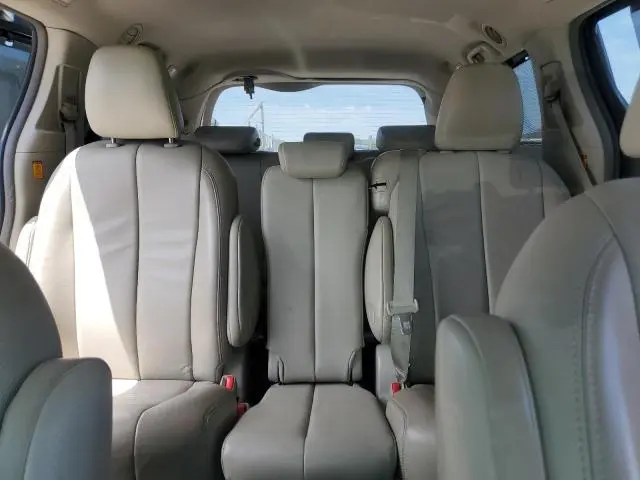 2013 TOYOTA SIENNA XLE  