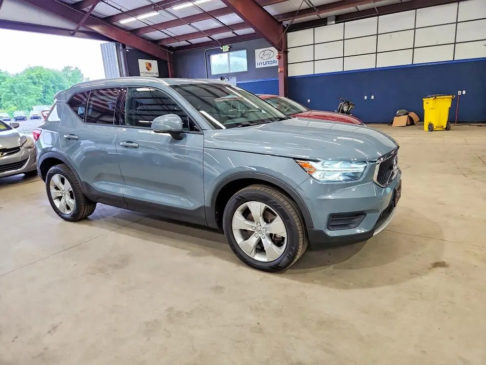2020 VOLVO XC40 T5 MOMENTUM  