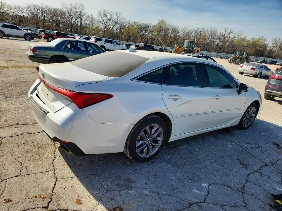 2020 TOYOTA AVALON XLE  