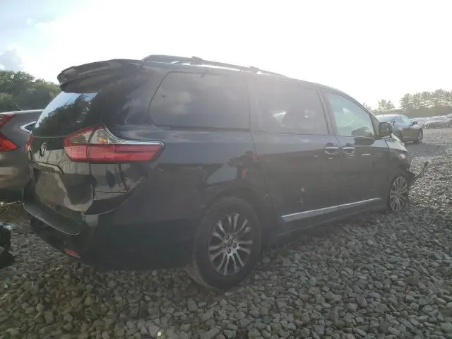 2020 TOYOTA SIENNA XLE  