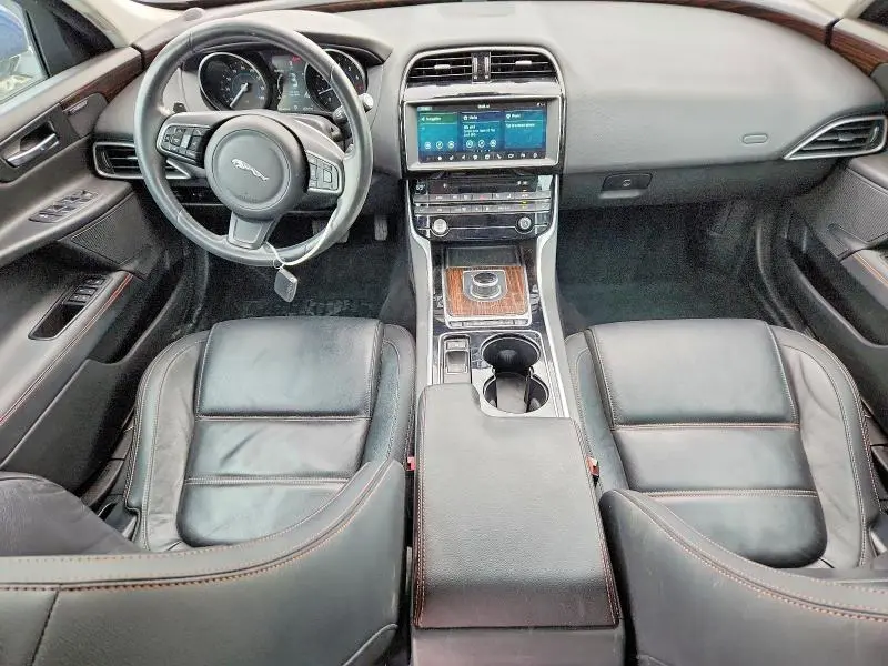 2017 JAGUAR XE PRESTIGE  