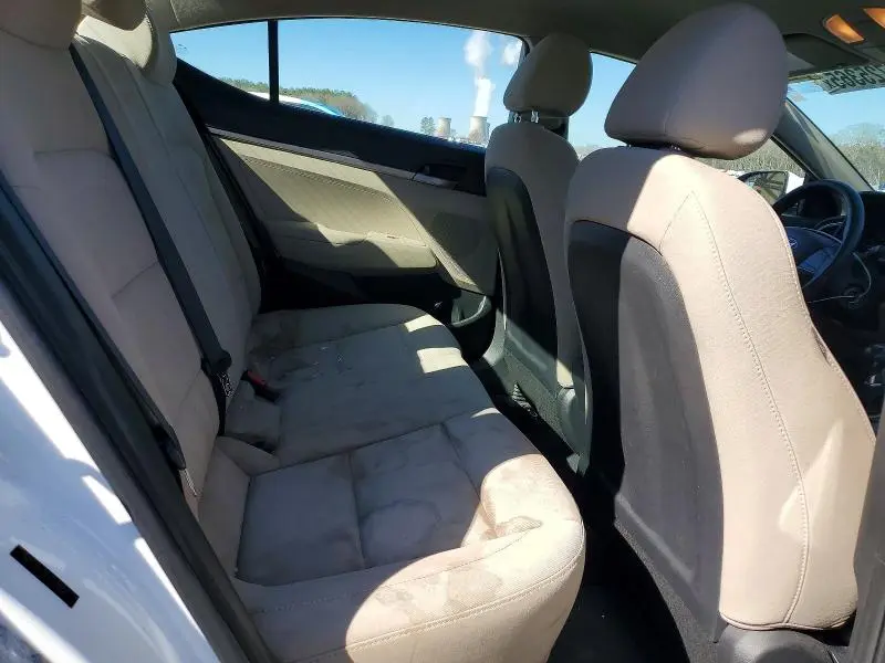 2018 HYUNDAI ELANTRA SE  