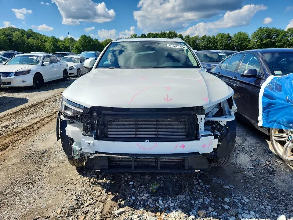 2025 VOLVO XC40 CORE  