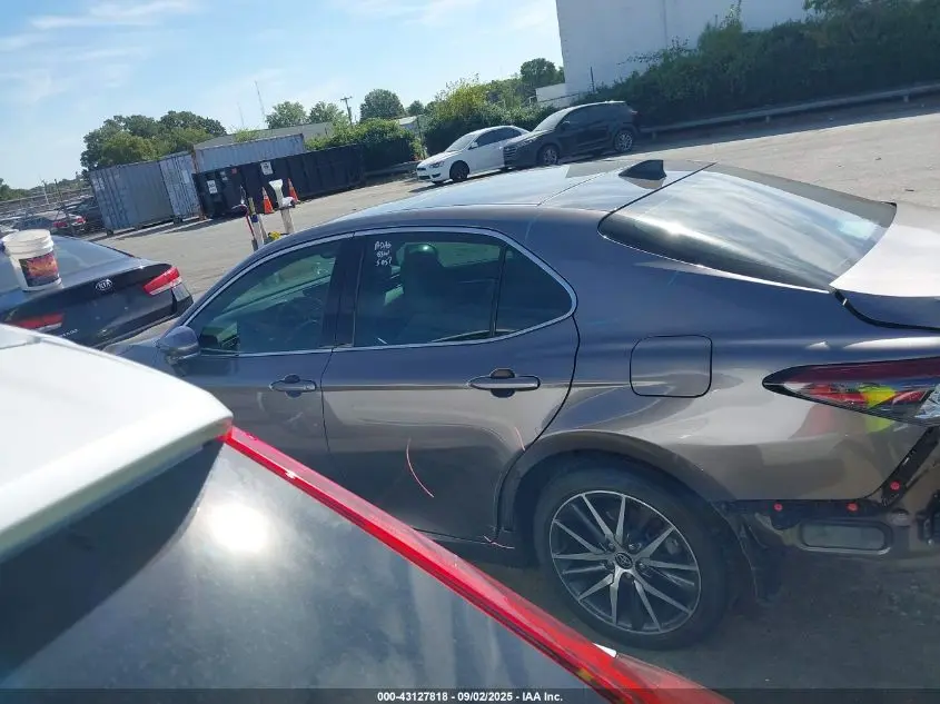 2022 TOYOTA CAMRY XLE