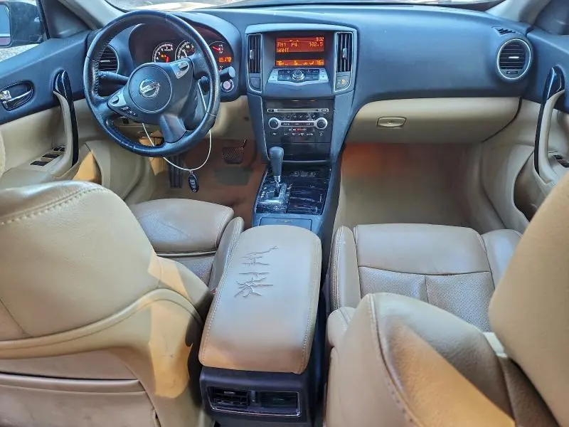 2010 NISSAN MAXIMA SV  