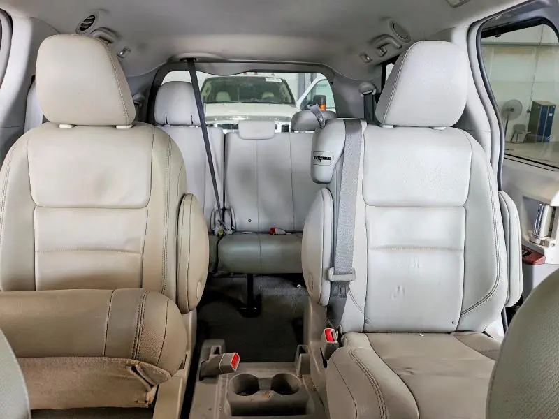 2014 TOYOTA SIENNA XLE 7-PASSENGER  