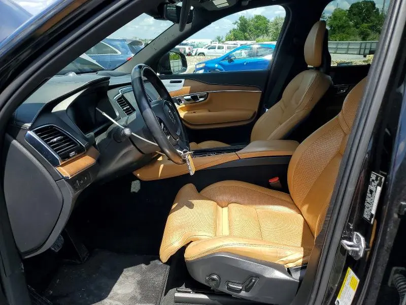 2017 VOLVO XC90 T8  