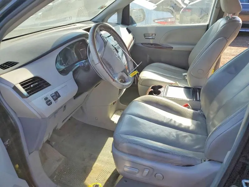 2013 TOYOTA SIENNA XLE 8-PASSENGER  