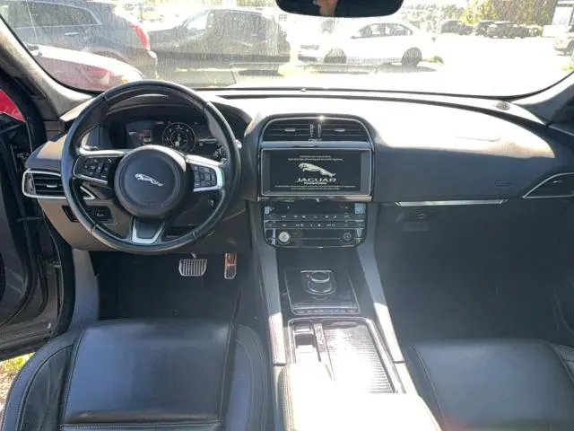 2019 JAGUAR F-PACE PRESTIGE  