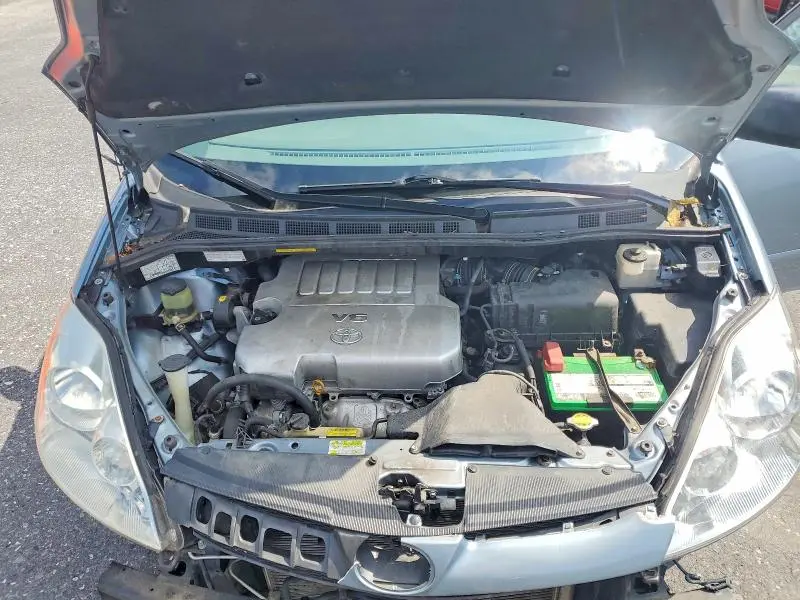 2010 TOYOTA SIENNA LE 8-PASSENGER  
