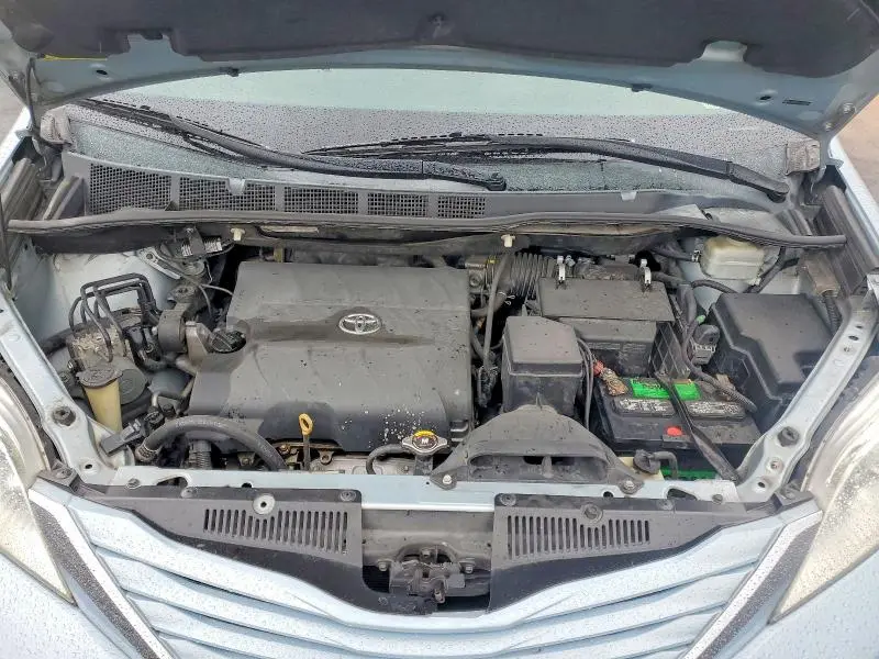 2015 TOYOTA SIENNA LE  