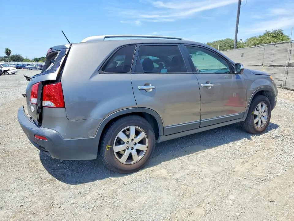 2013 KIA SORENTO LX  