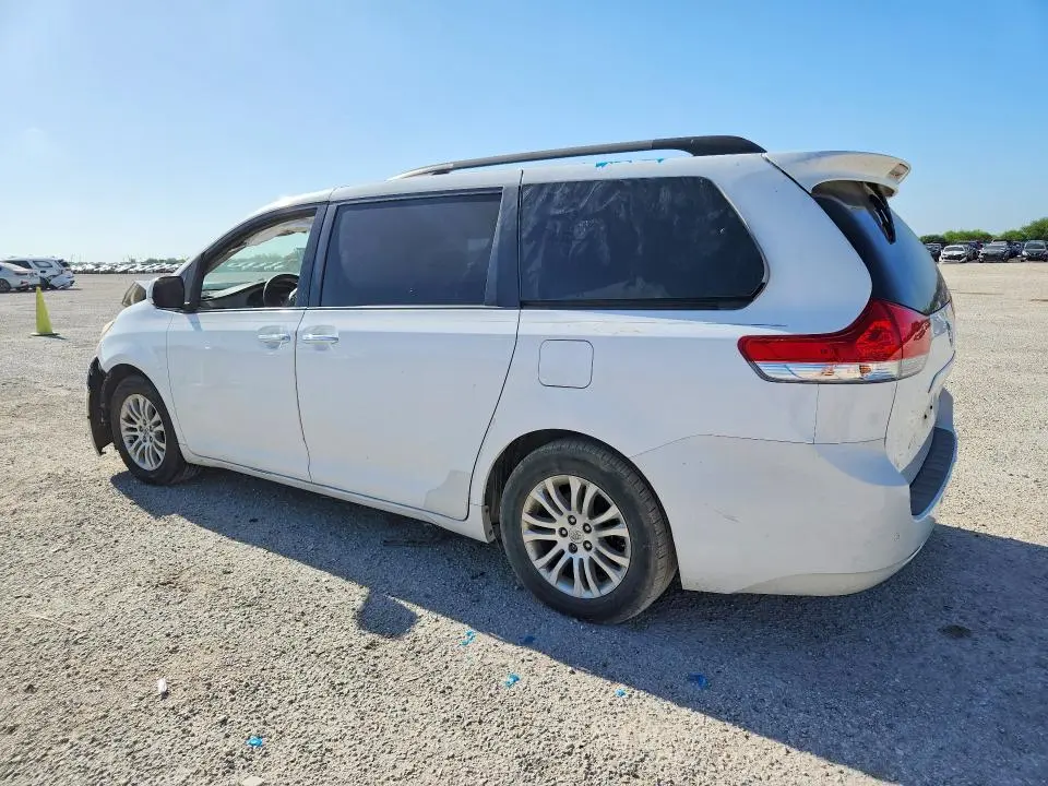 2014 TOYOTA SIENNA XLE 8-PASSENGER  