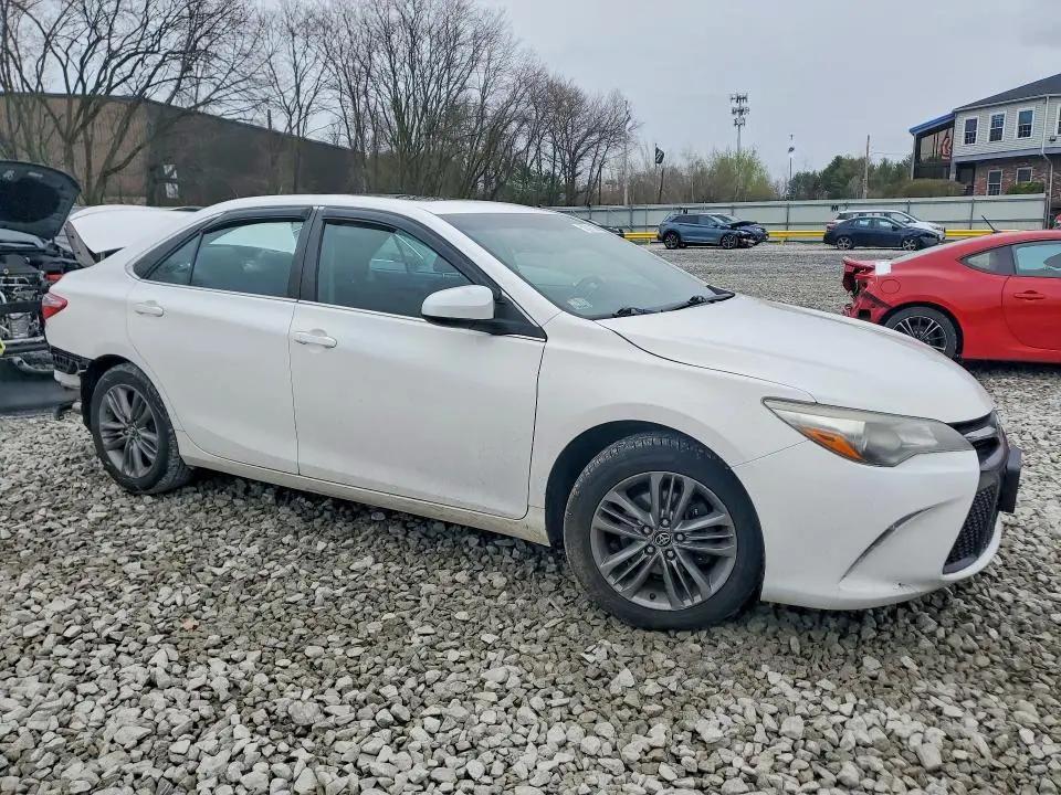 2016 TOYOTA CAMRY SE  