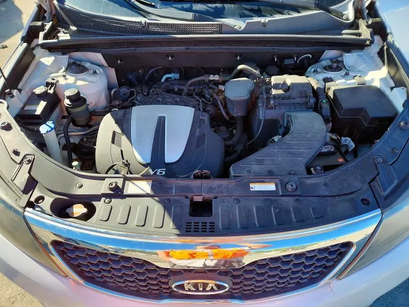 2011 KIA SORENTO BASE  