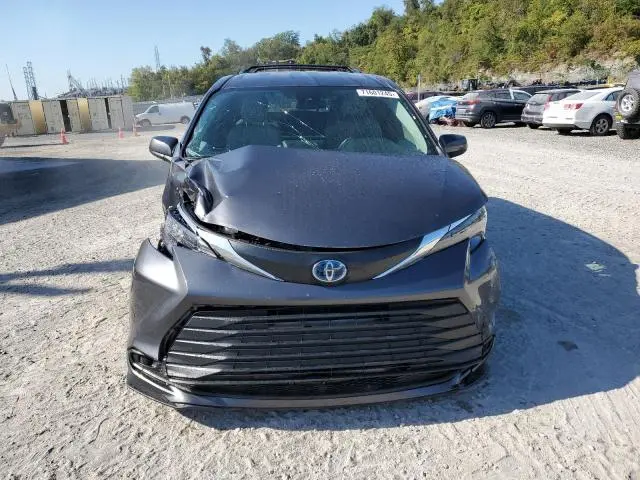 2025 TOYOTA SIENNA LE  