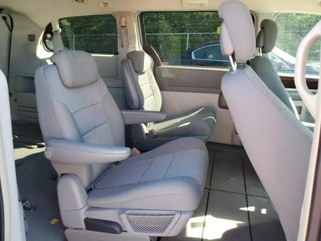 2010 CHRYSLER TOWN & COUNTRY TOURING  