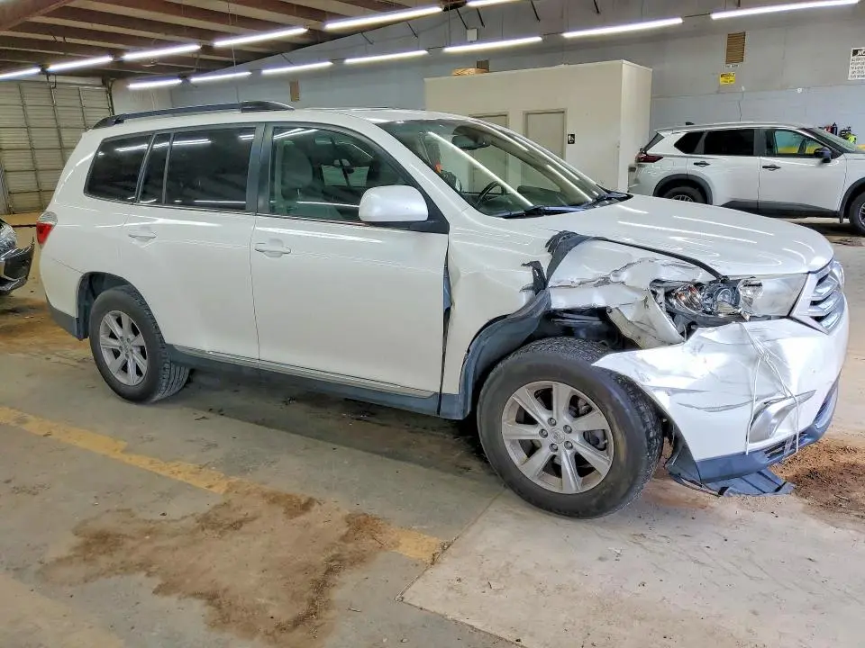 2012 TOYOTA HIGHLANDER SE  
