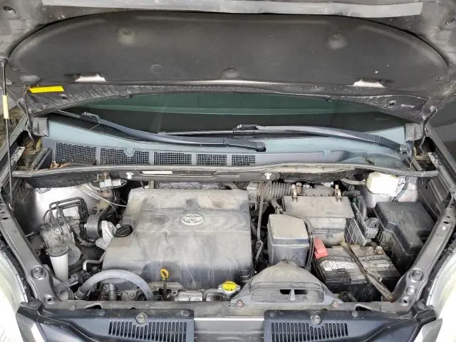 2011 TOYOTA SIENNA LE