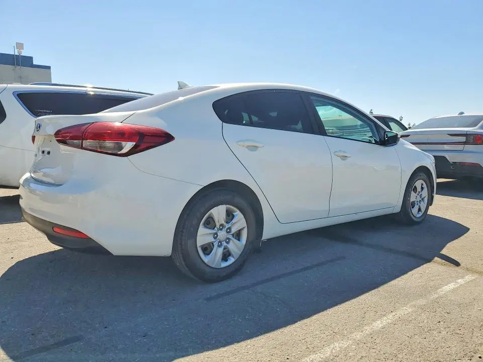 2017 KIA FORTE LX  