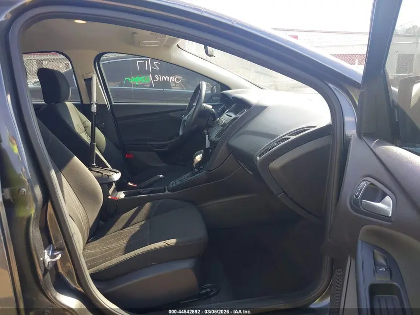 2017 FORD FOCUS SE