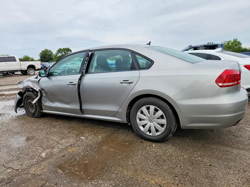 2013 VOLKSWAGEN PASSAT S  