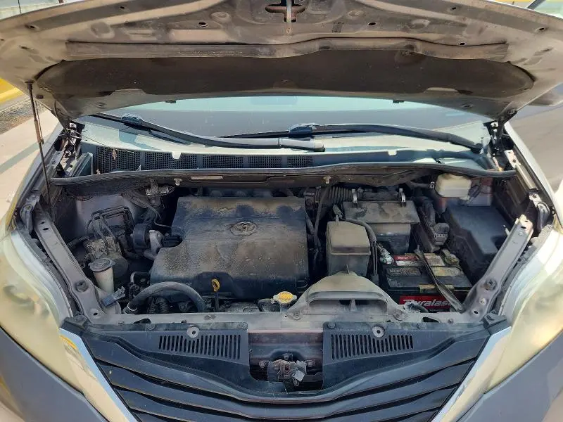 2011 TOYOTA SIENNA LE  