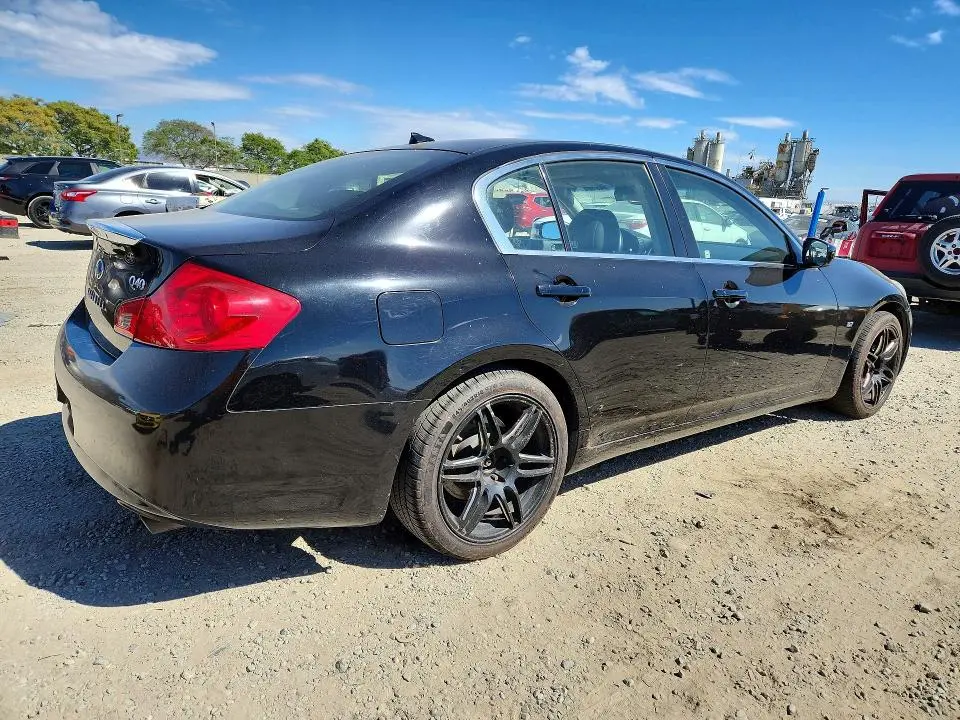 2015 INFINITI Q40 BASE  